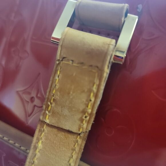 Louis Vuitton VTG Red Vernis Travel Bag in Preloved Condition with Dust Bag - Picture 5 of 16